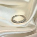 MEIA ALIANÇA QUATRO FILEIRAS CRAVEJADAS RÓDIO BRANCO