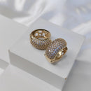 ARGOLA CLICK SETE LINHAS CRAVEJADAS