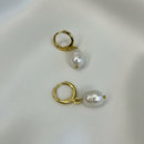 ARGOLA ARTICULADA PINGENTE PÉROLA BARROCA