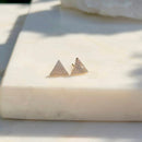 BRINCO PIRAMIDE CRAVEJADO COM ZIRCONIA BRANCA