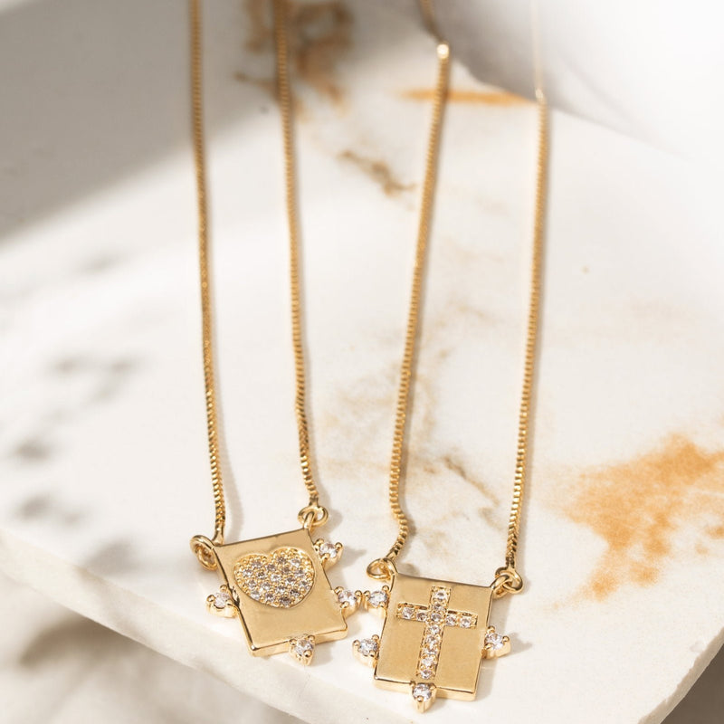 COLAR ESCAPULÁRIO PLACAS CRAVEJADAS COM ZIRCONIA BRANCA