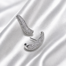 BRINCO EARHOOK CINCO LINHAS CRAVEJADAS RÓDIO BRANCO