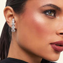 BRINCO EAR HOOK CINCO ZIRCÔNIAS RÓDIO BRANCO