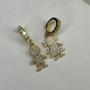 PINGENTE DE FILHOS CRAVEJADO COM FECHO CRAVEJADO