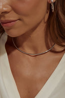 GARGANTILHA LISA ARO FINO COM FECHO E 5CM DE EXTENSOR